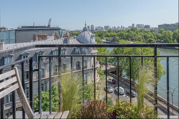 Bright duplex apartment with balconies in Paris