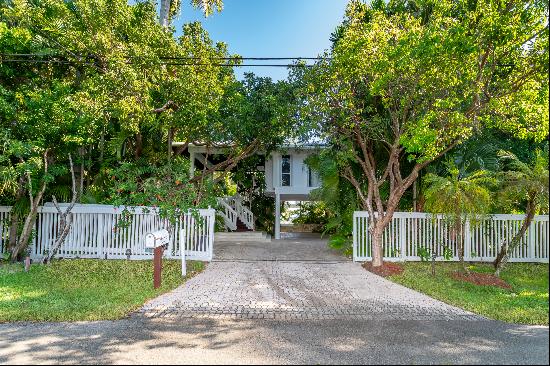 655 N Mashta Dr, Key Biscayne, FL