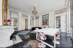 Place Vendôme / Saint-Honoré - apartment with Parisian charm