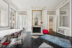 Place Vendôme / Saint-Honoré - apartment with Parisian charm