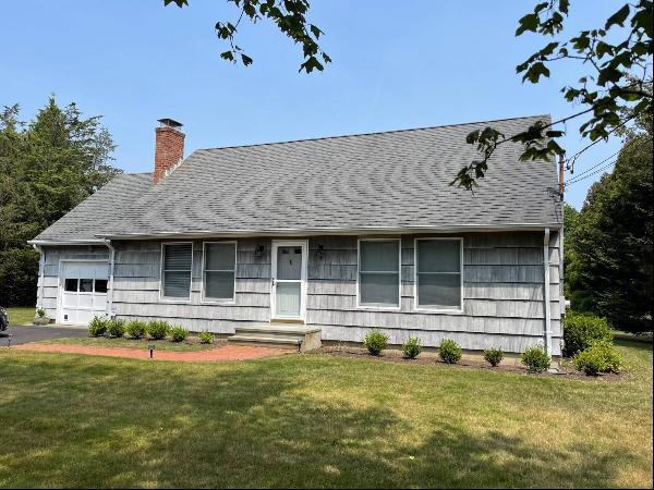 4 BR / 2 Bath Southampton Village Cape