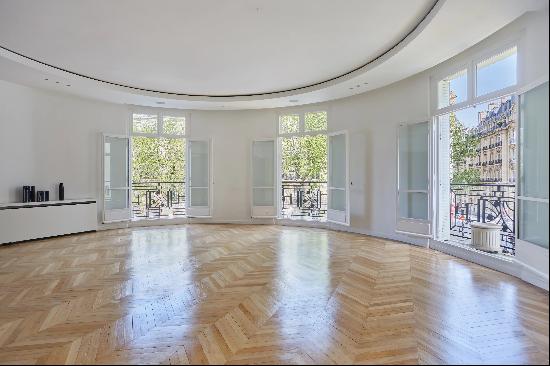 Paris 16th District - An exceptional 4-bed apartment