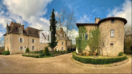 for sale Estate of 97ha with 2 chateaux near Angouleme