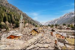 Unique property in the ancient village of Gressoney Saint Jean