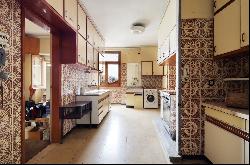 Flat, 6 bedrooms, for Sale