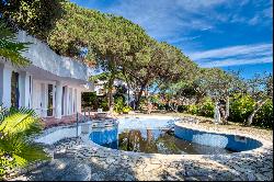 House to renovate with a large plot in Lloret del Mar.