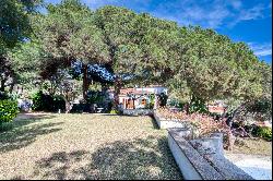 House to renovate with a large plot in Lloret del Mar.