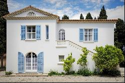 Arles, Estate with 2 separate houses, 16 rooms on 5, 8 hectares
