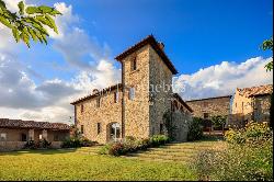 A prestigious wine estate with villa, pool and church