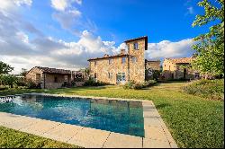 A prestigious wine estate with villa, pool and church