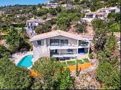 Villa with fantastic sea and mountain views