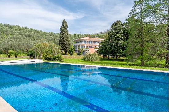 Elegant Tuscan Villa with pool and pond