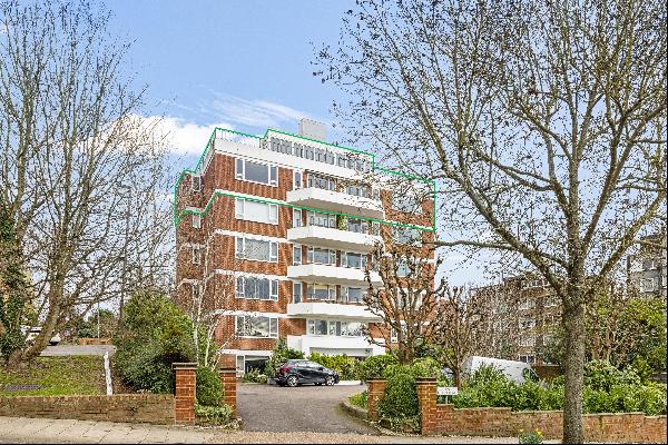 A well maintained southwest-facing four bedroom penthouse apartment in Wimbledon for sale 