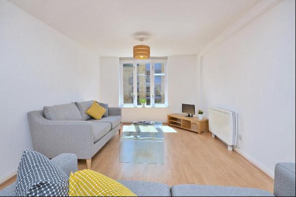 Large two bedroom flat to rent in west Wapping, E1W