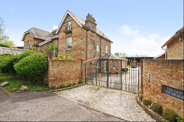Formerly the Vicarage, a 6 bedroom home located in the hamlet of Middle Green.