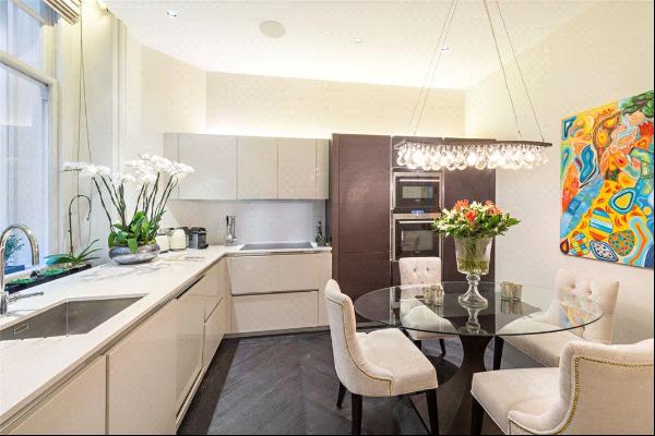 Beautiful 2 bedroom apartment to rent in Knightsbridge, SW7