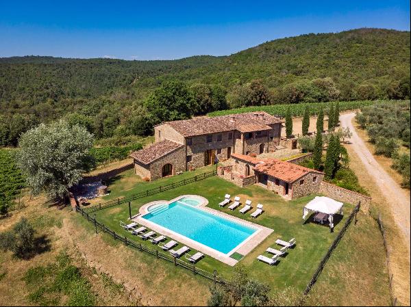 Majestic 8 bedroom farmhouse set amongst the vineyards near Rapolano Terme, Siena.