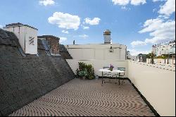 Very charming sunny canal apartment with rooftop terrace, elevator, and parking!