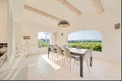 sale of a villa in Aix-en-Provence in a secure, quiet residence near the city center