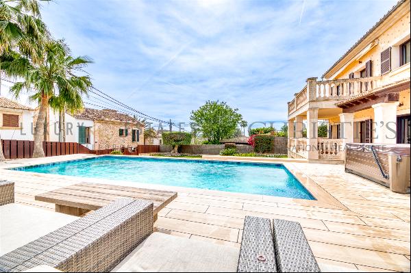 Modern Mediterranean Villa in Calvia Village with pool