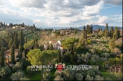 HISTORIC VILLA FOR SALE IN FLORENCE, PIAN DEI GIULLARI