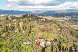 HISTORIC VILLA FOR SALE IN FLORENCE, PIAN DEI GIULLARI