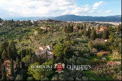 HISTORIC VILLA FOR SALE IN FLORENCE, PIAN DEI GIULLARI