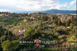 HISTORIC VILLA FOR SALE IN FLORENCE, PIAN DEI GIULLARI