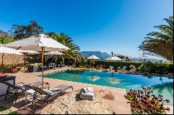 GENEROUS ESTATE OVERLOOKING THE CONSTANTIA VALLEY