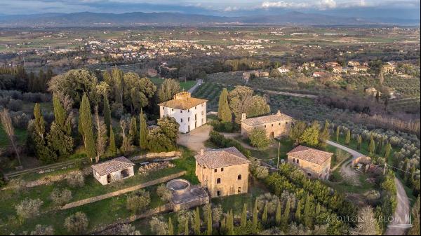 Villa Serarmonio in Chianti with pool, Arezzo – Tuscany