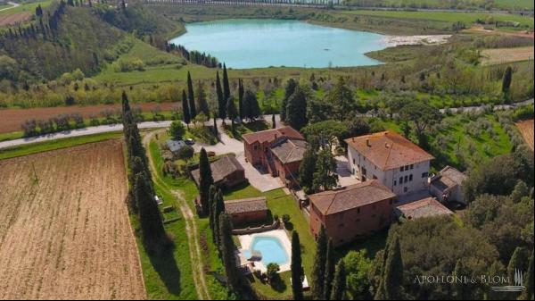 Historic Villa with Country House, Sinalunga, Siena – Tuscany