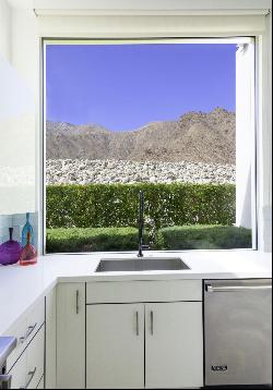 1147 Los Robles Drive, Palm Springs CA 92262