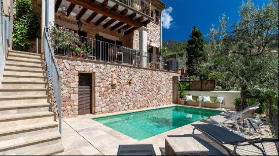 Beautiful terraced house with gorgeous views for sale in Fornalu, Fornalutx 07109