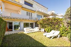 Spectacular groundfloor apartment on the seafront of Sitges.