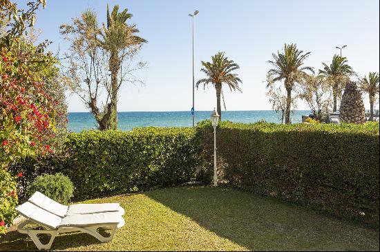 Spectacular groundfloor apartment on the seafront of Sitges.