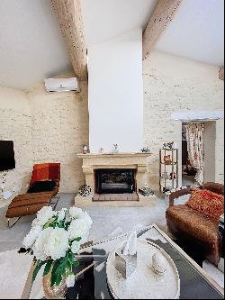 Uzès, charming stone house with terrace and garage