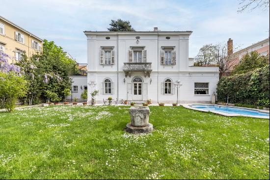 Elegant historic villa with swimming pool in the heart of Trieste