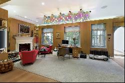 A striking and elegant five bedroom house located in Belgravia