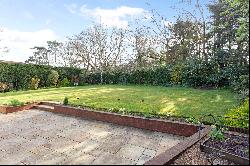 Giffards Meadow, Farnham, Surrey, GU9 8DA