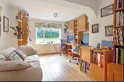 Giffards Meadow, Farnham, Surrey, GU9 8DA