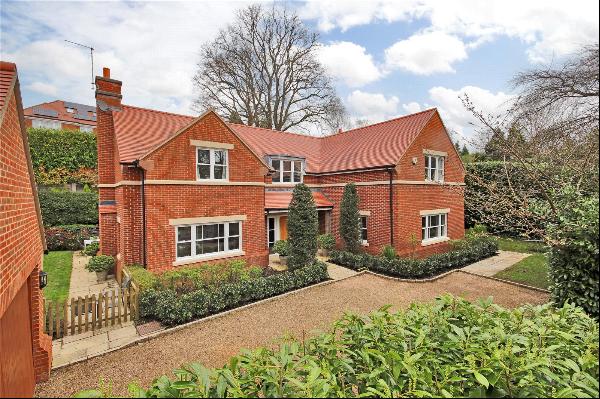 Furzefield Chase, Dormans Park, East Grinstead, West Sussex, RH19 2LY