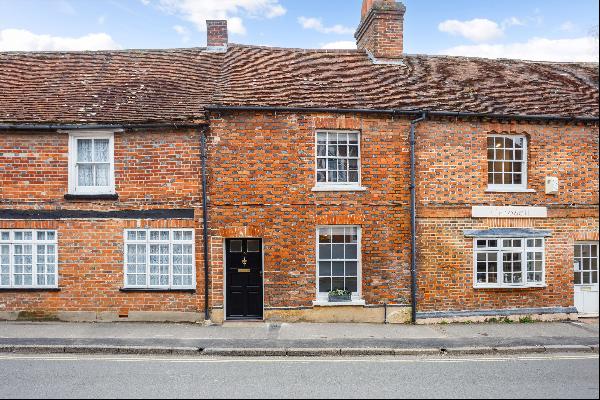Charming cottage located in a conservation area in the heart of picturesque Kingsclere.
