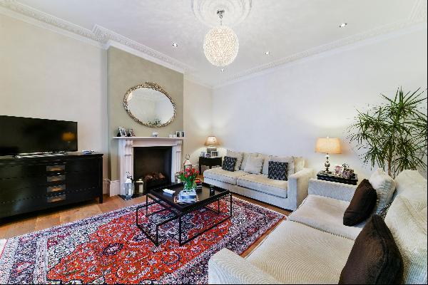 A superb five bedroom garden maisonette with parking to rent in Islington, N7