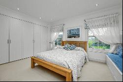 Palace Road, East Molesey, Surrey, KT8 9DW