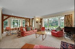 Sandown Road, Esher, Surrey, KT10 9TU