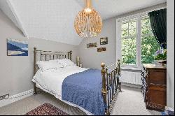 Littleworth Road, Esher, Surrey, KT10 9BZ