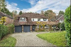 Stream Farm Close, Lower Bourne, Farnham, Surrey, GU10 3PD