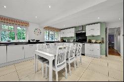 Stream Farm Close, Lower Bourne, Farnham, Surrey, GU10 3PD