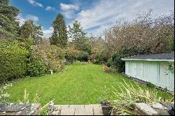 Stream Farm Close, Lower Bourne, Farnham, Surrey, GU10 3PD