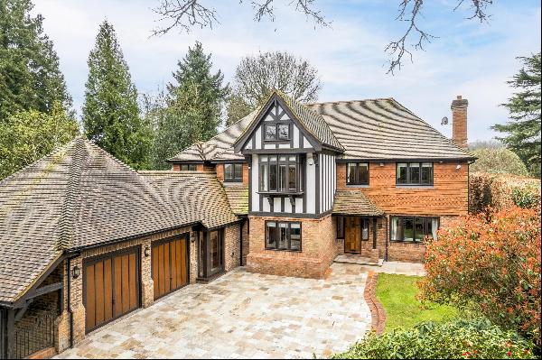 A well-presented five bedroom family house for sale on this popular road in Sevenoaks.